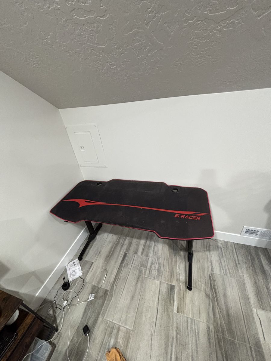 S racer desk