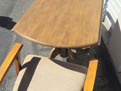 Kitchen Table & 2 chairs