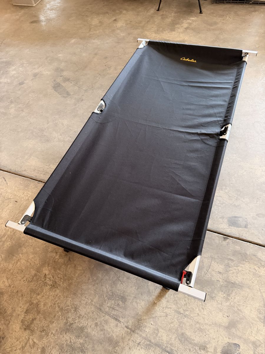 Like new! Cabela’s Big Outdoorsman Cot w/lever arm