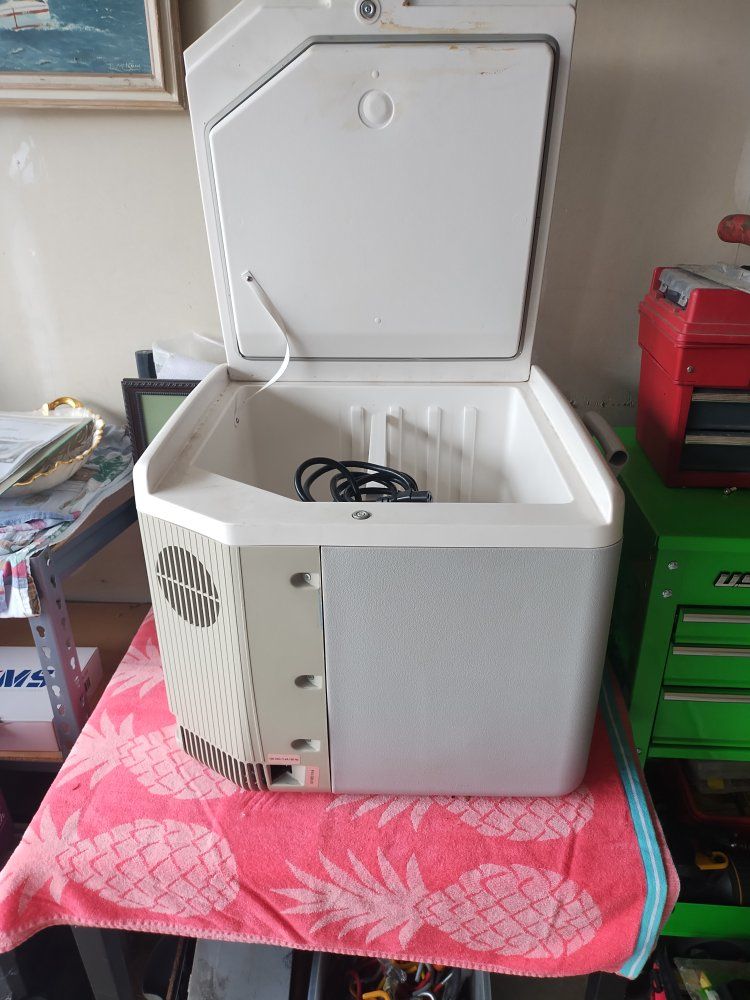 Iglo 12 volt cooler