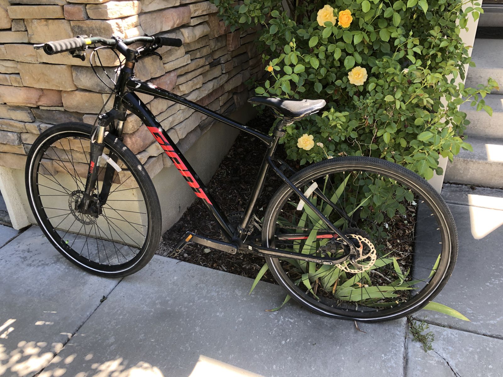 Large Giant Roam Disc 700c Hybrid Bike
