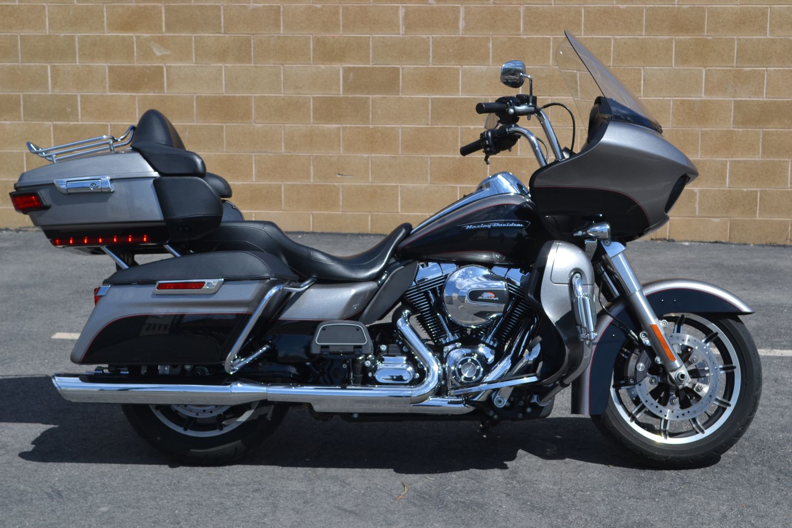 2016 Harley Davidson Road Glide Ultra - Classic Touring Cruiser