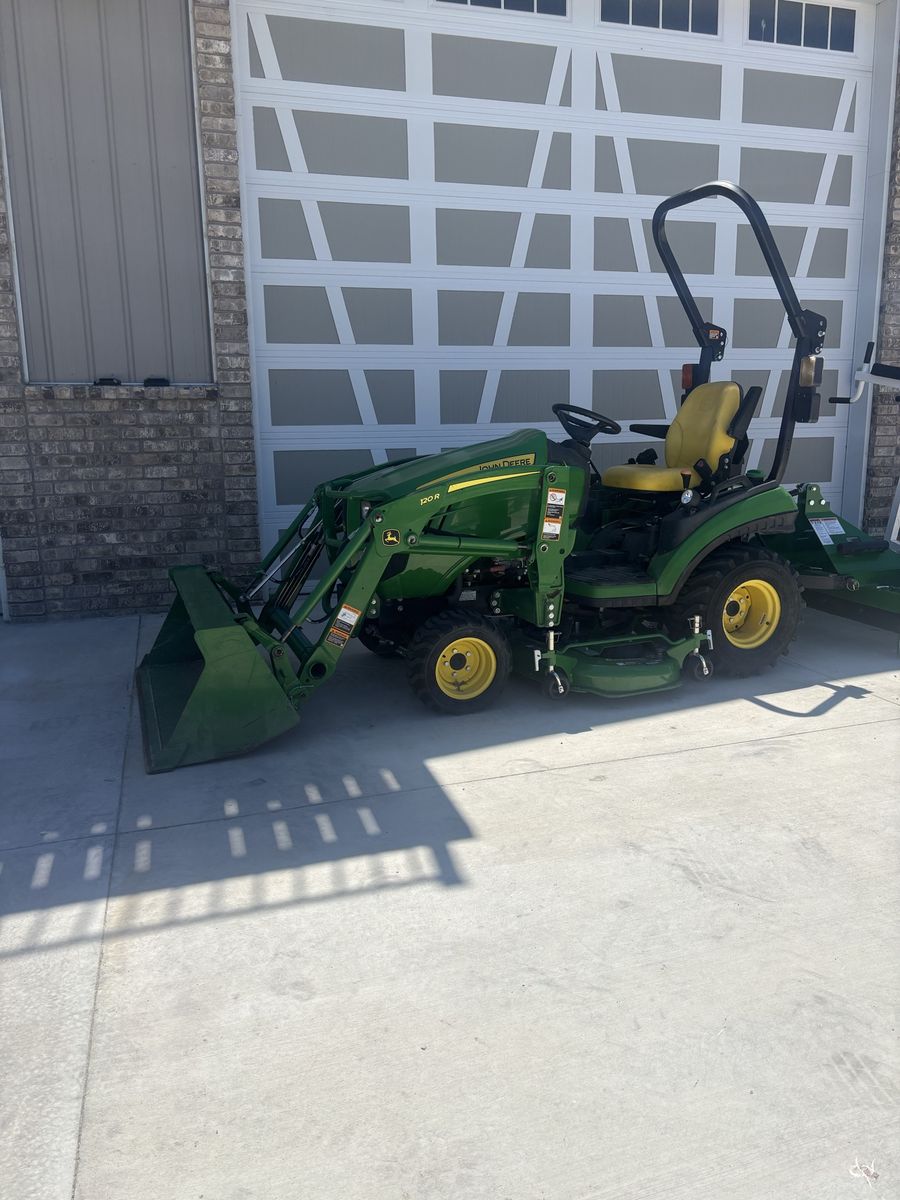 John Deere 1025r