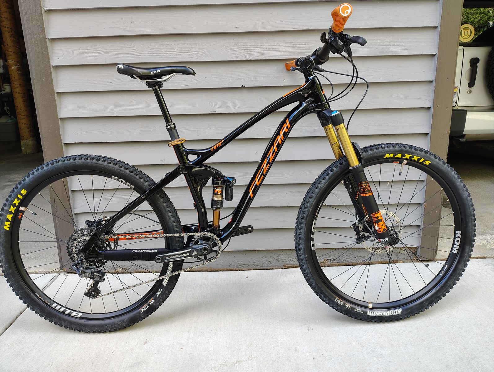 Carbon frame full/dual suspension mountain bike for sale