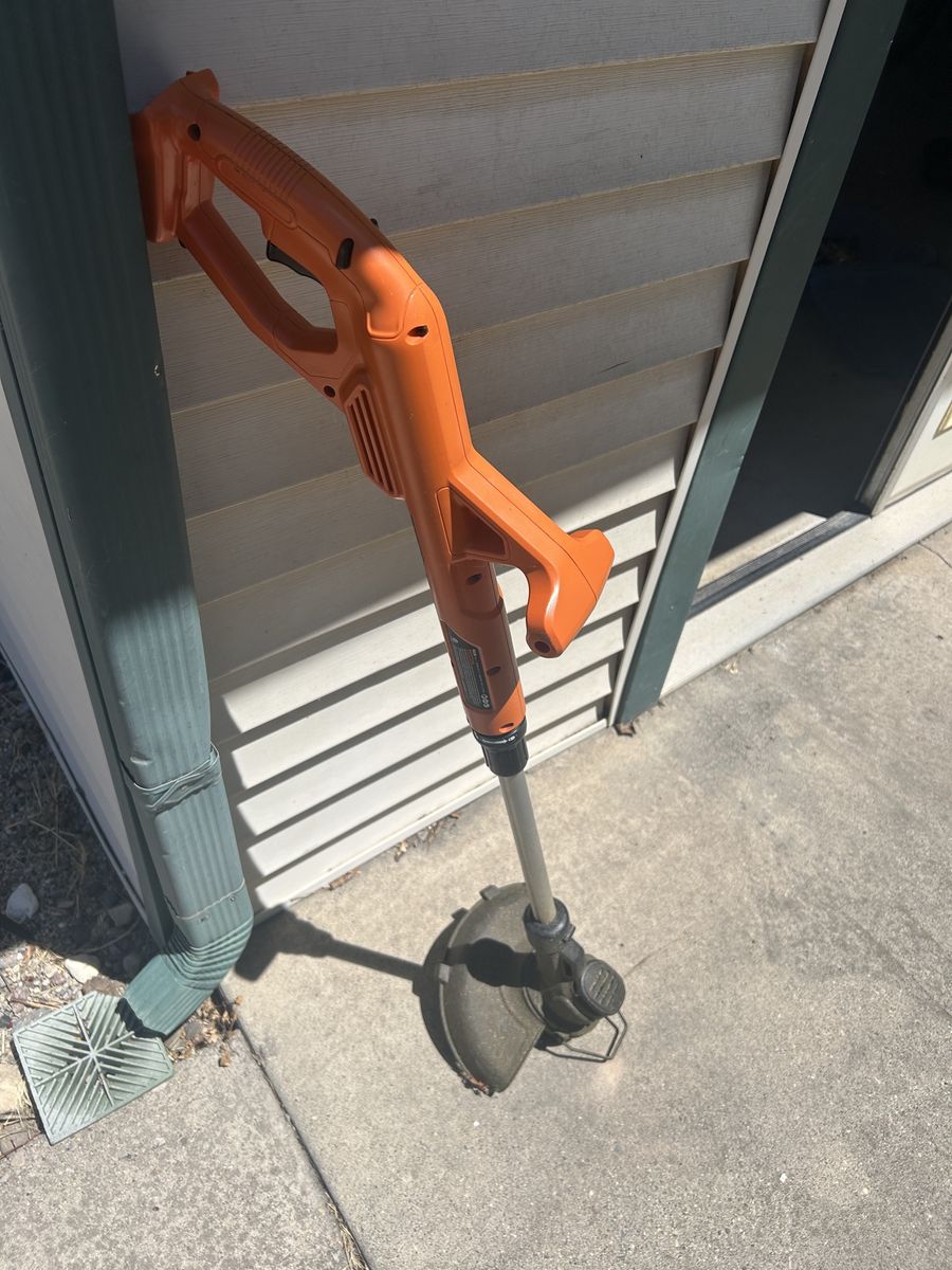 Black & Decker String Trimmer