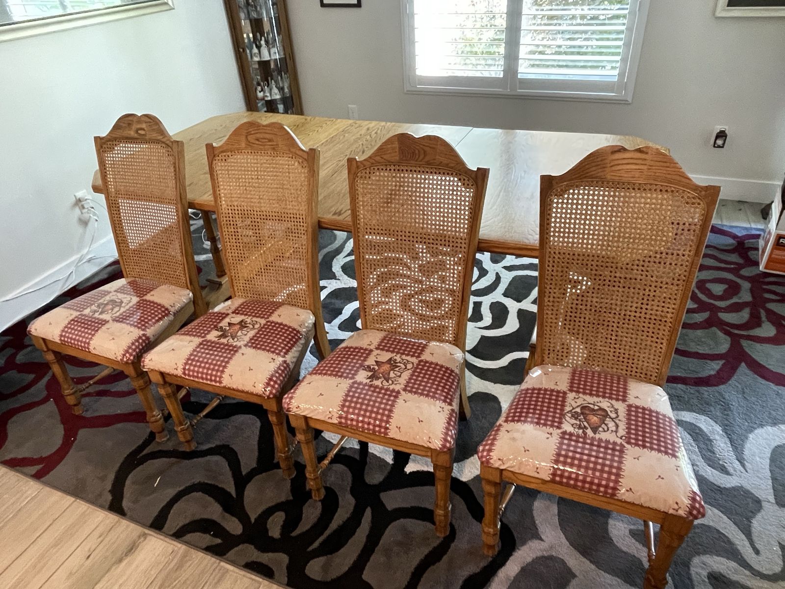 Dining Table + 4 Chairs