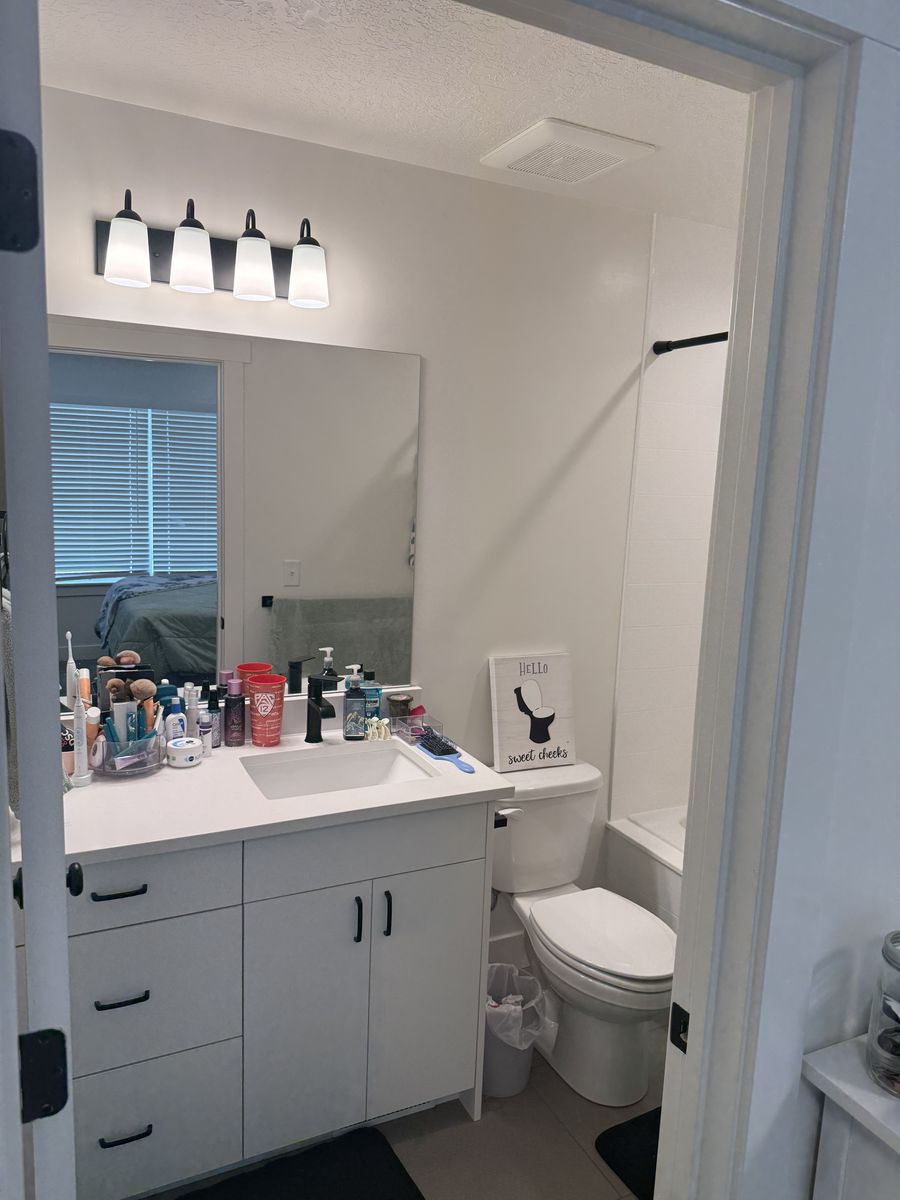 Female Roommate wanted for 2 Bed 2.5 Bath Townhouse