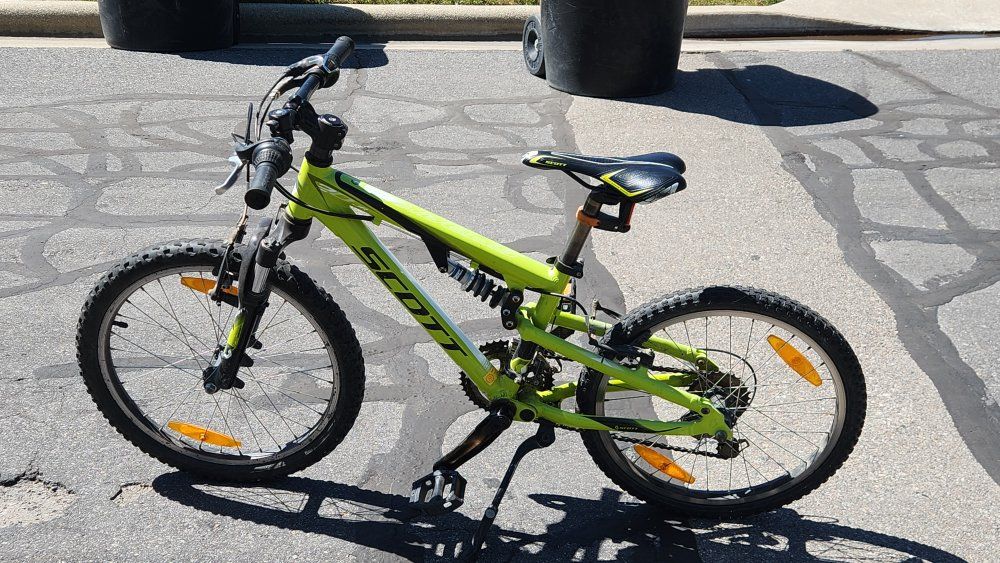 Scott Spark JR 20 Full Suspension Kids Mountain Bike 20-inch Wheels Neon Green