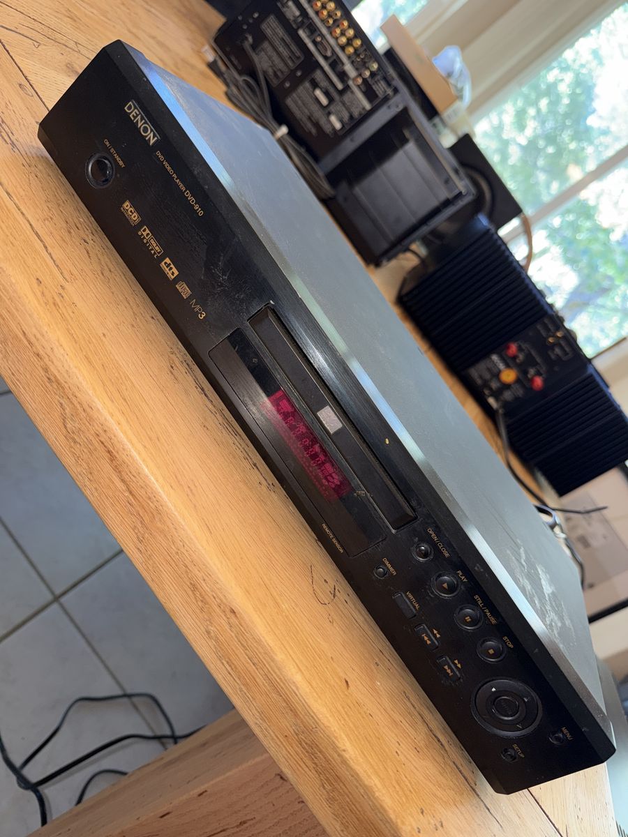 Denon DVD910 DVD Player. Works Well