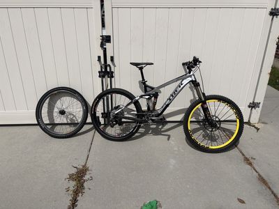 Trek Slash 9 Full Suspension Mountain Bike M/L 18.5 inch frame $900 obo