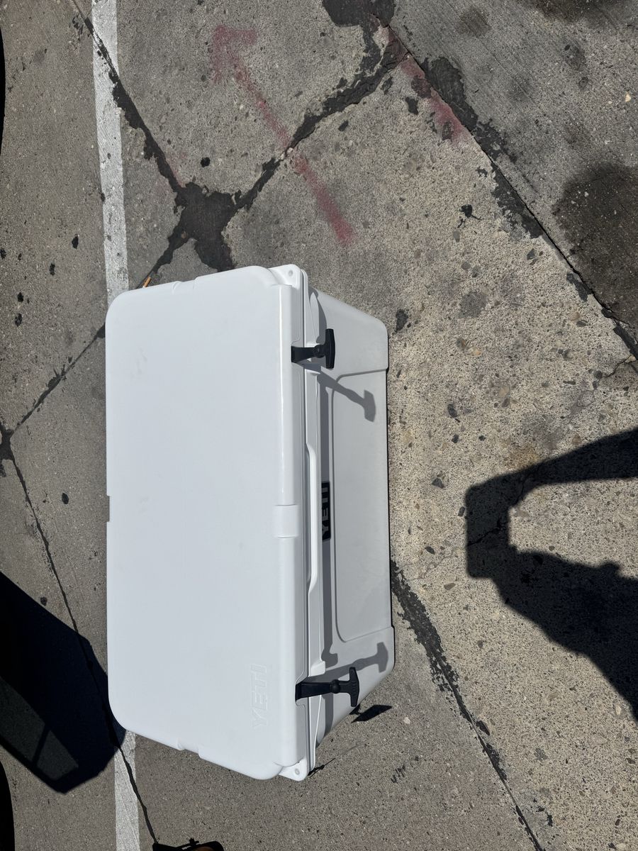 Yeti Tundra 75 Hard Cooler - White, New with Tags, Wildly Stronger, Keep Ice Longer