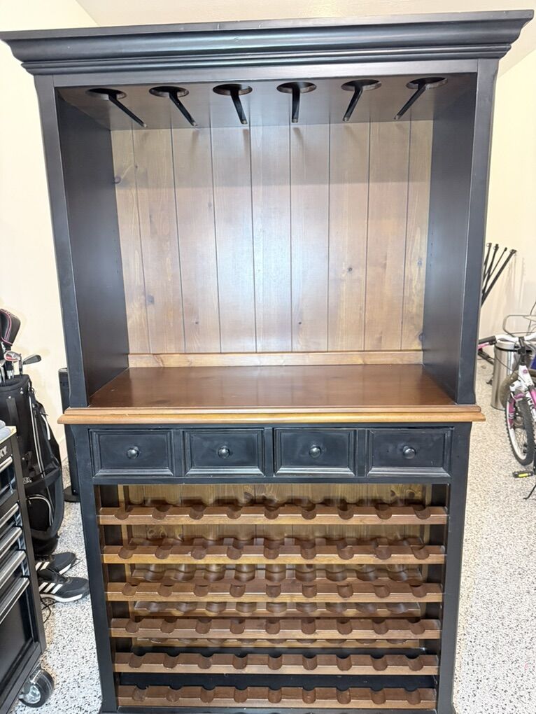 Stylish wine bar cabinet