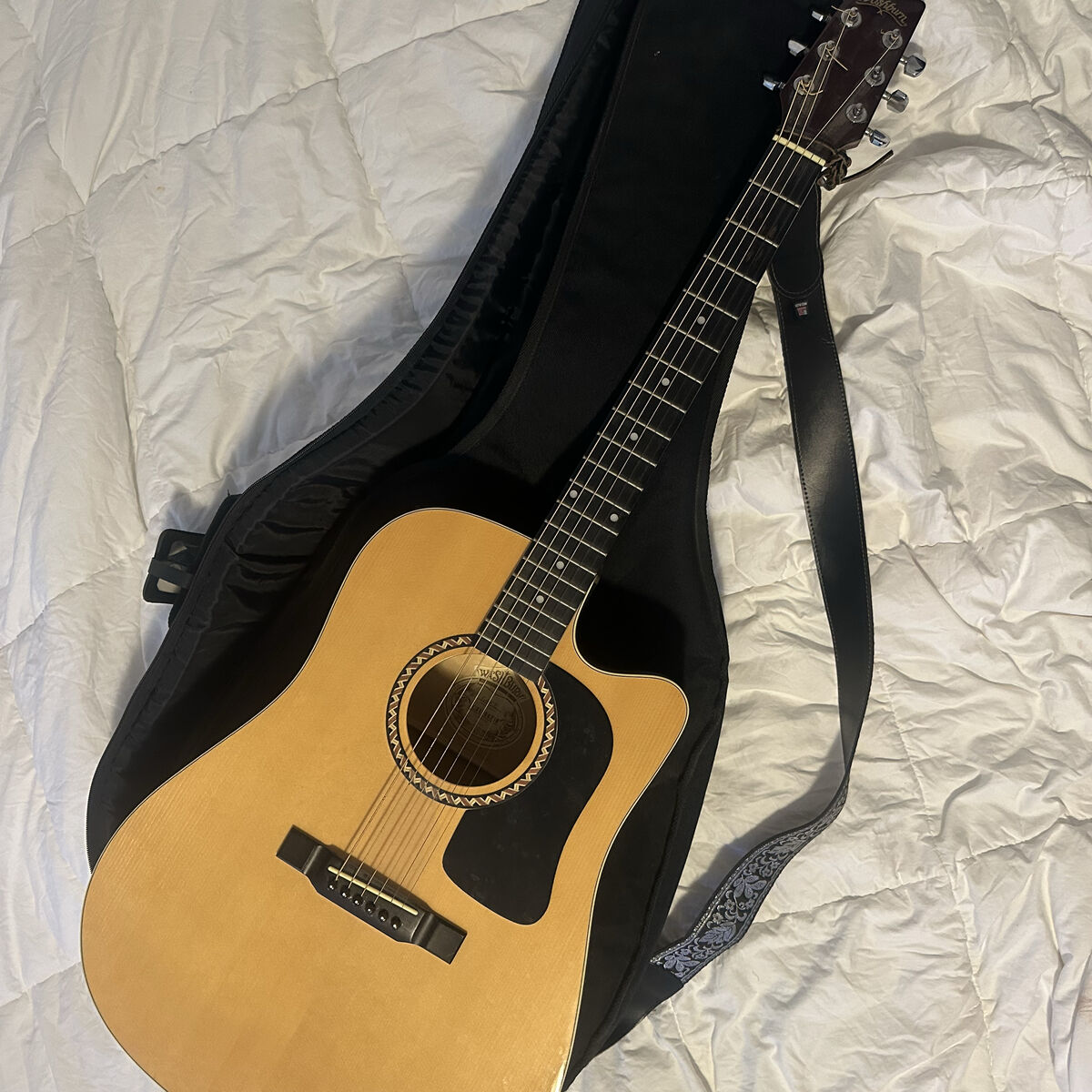 Washburn Acoustic-Electric Guitar AG40-CE