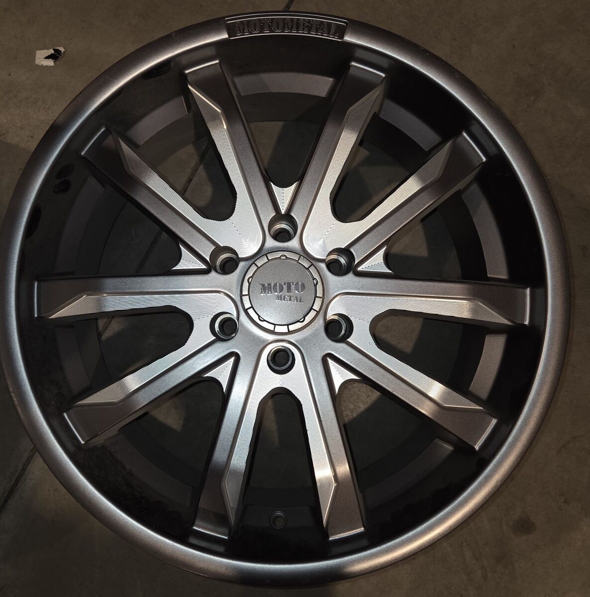 Moto Metal 20" wheel