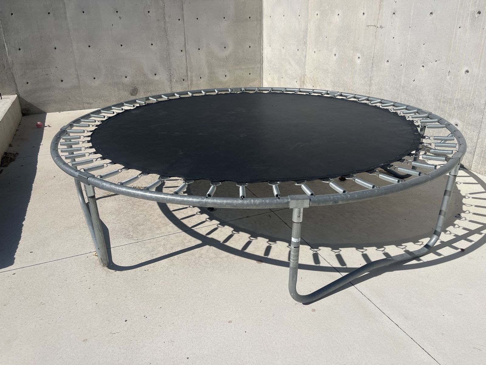 FREE 8 foot trampoline