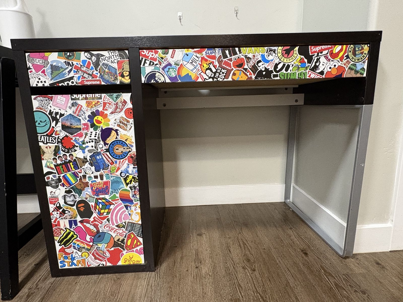 Sticker desk