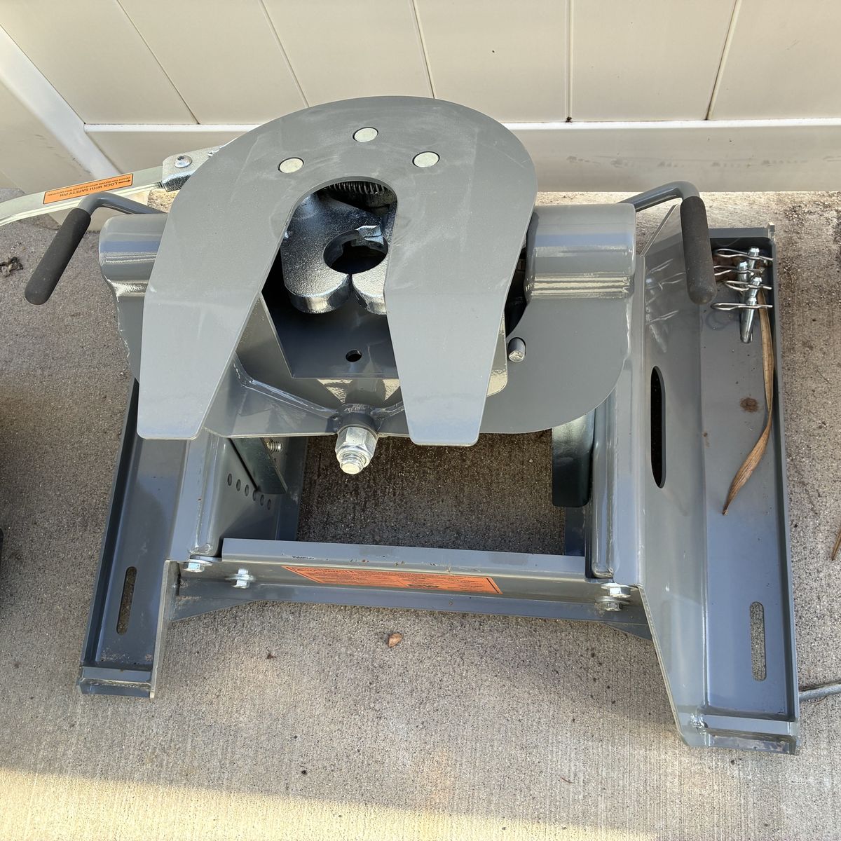 B&W Patriot 16K 5th Wheel Hitch RVK3200