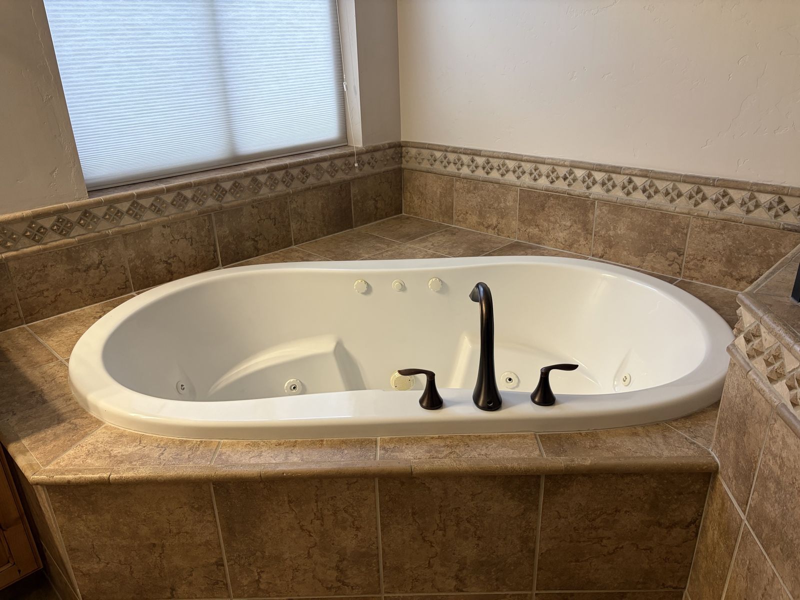 Jacuzzi tub 