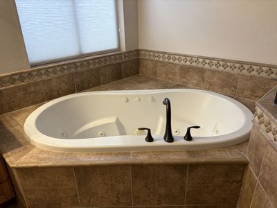 Jacuzzi tub