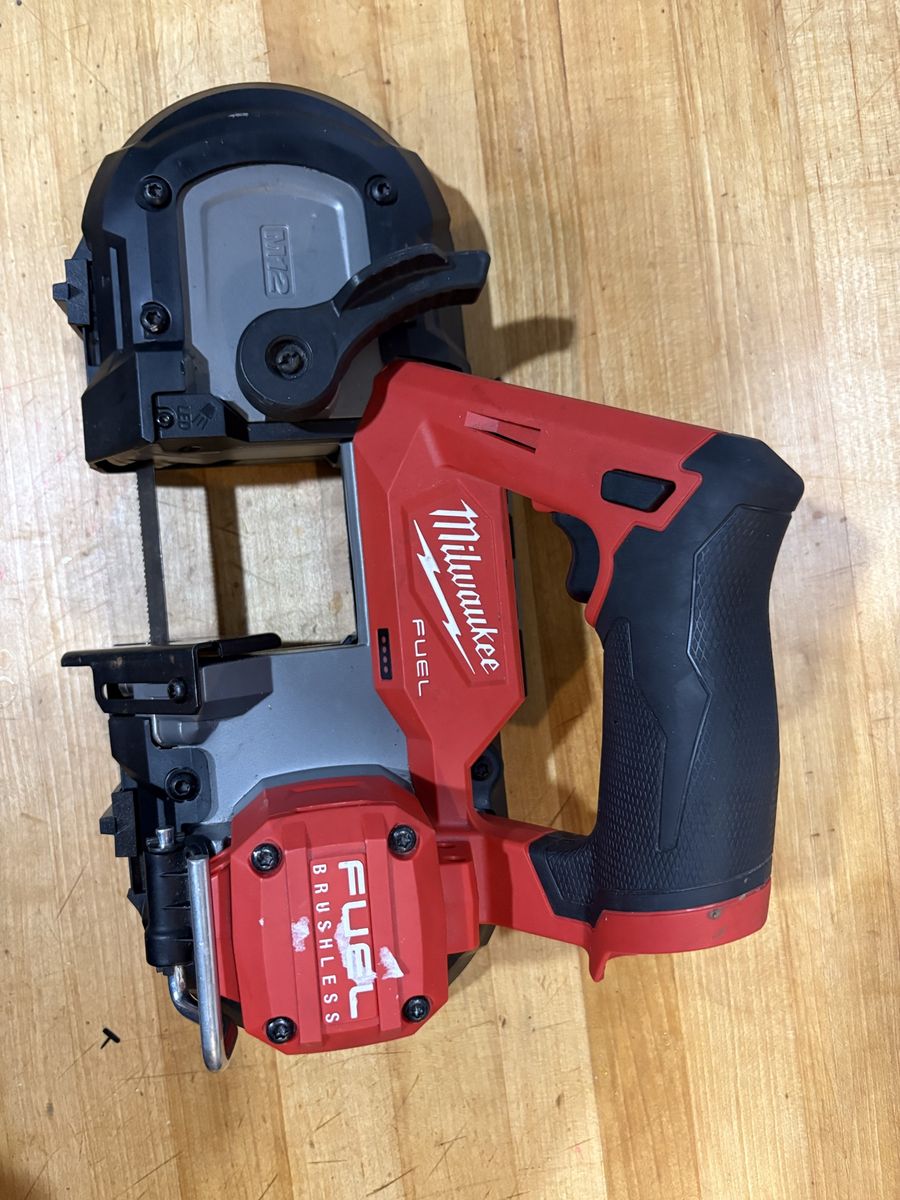 Milwaukee tools and batteries