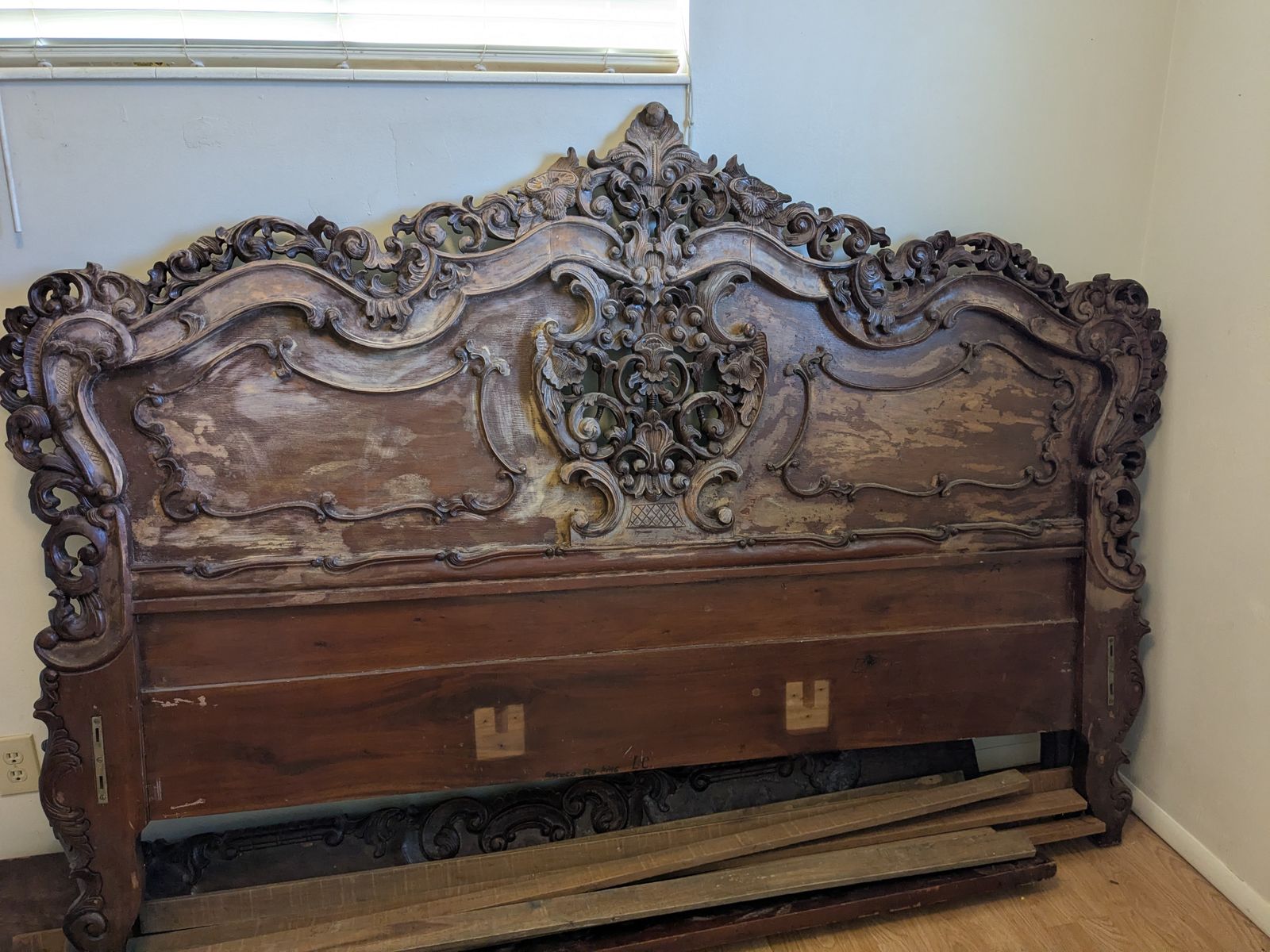 Late 1800 early 1900 Antique Hand Carved Mahogany King size Bed