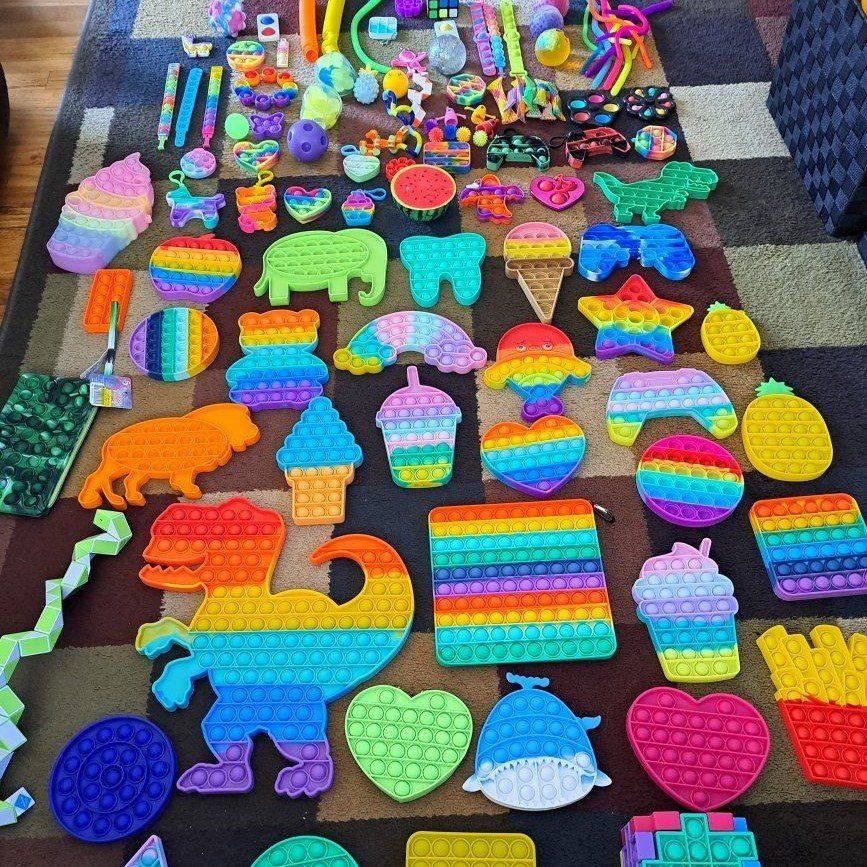 Lots of fun fidgets and pop its