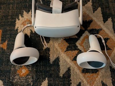 Oculus Quest 2 VR Headset 128GB with Controllers - Used