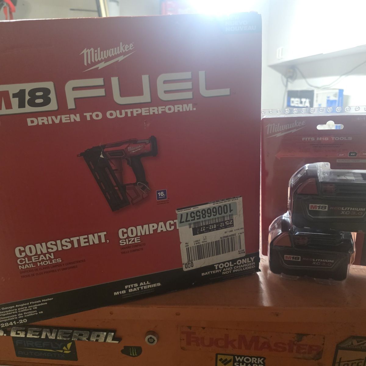 MILWAUKEE FUEL 16 GA FINISH NAILER & BATTERIES