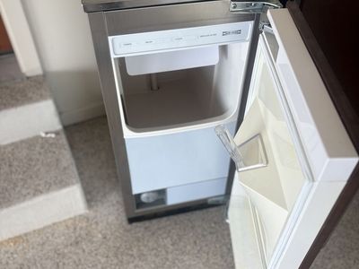 Sub-Zero Ice Maker