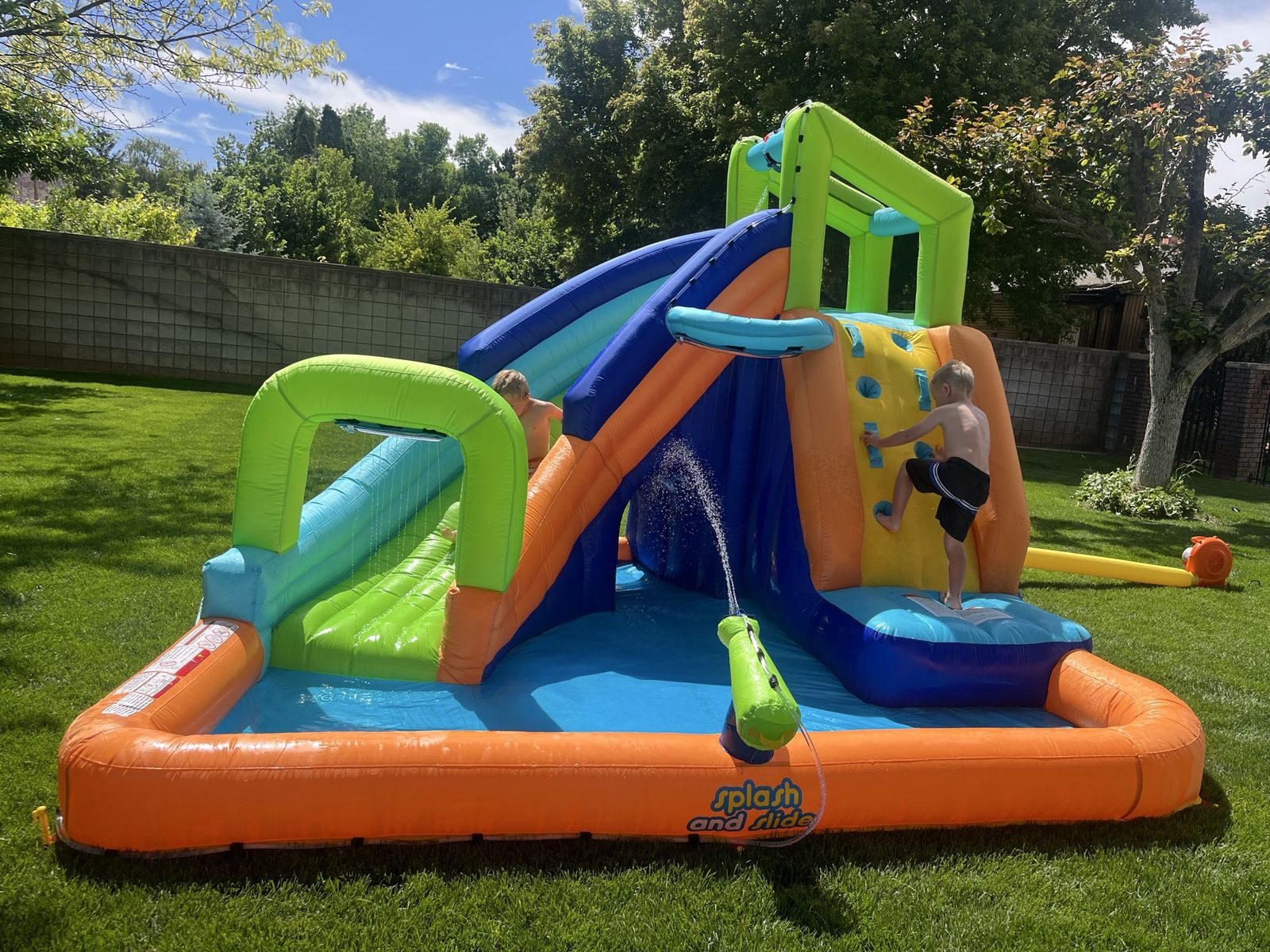 Waterslide & Splash Pool with Tunnel and Water Arch