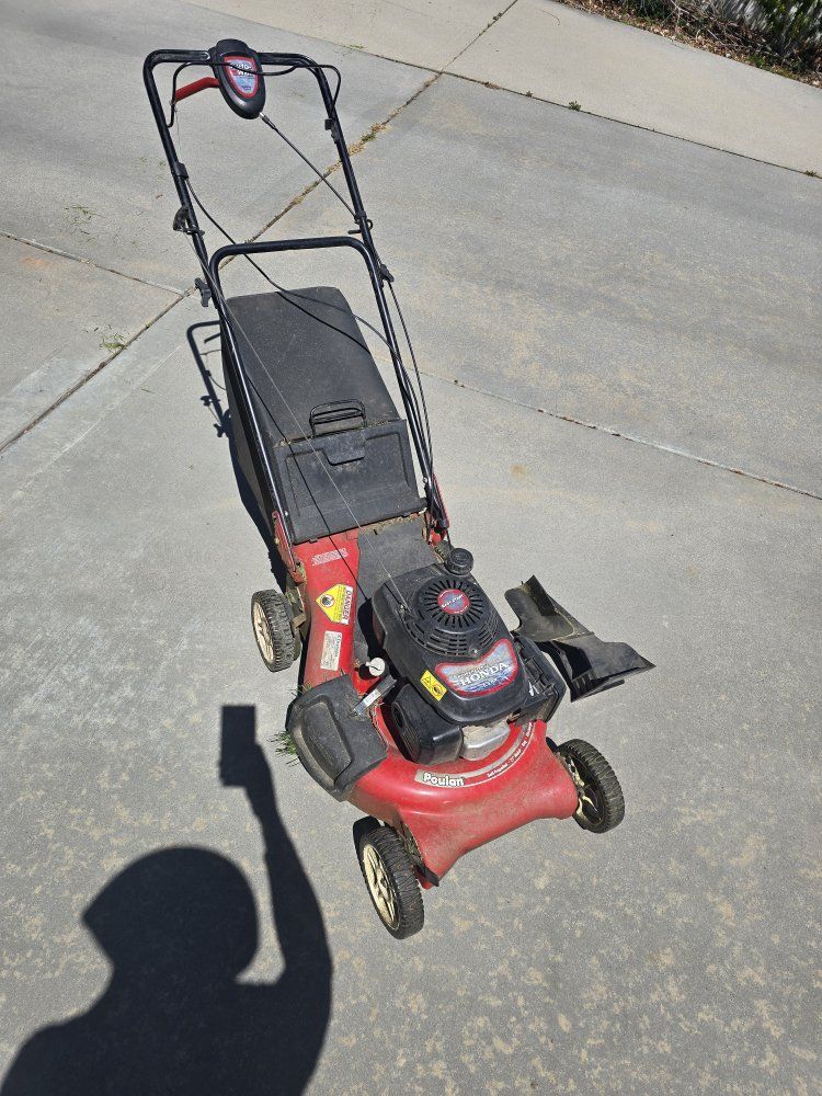 Poulan Pro Self-Propelled Gas Lawn Mower with Honda Engine and Catcher Bag
