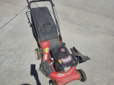 Poulan Pro Self-Propelled Gas Lawn Mower with Honda Engine and Catcher Bag