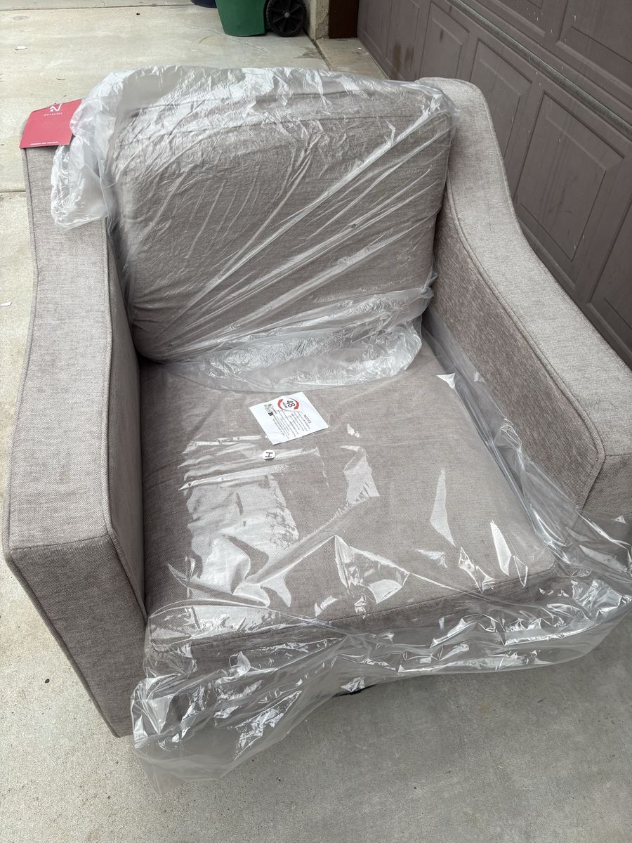 DREAMSiDEA Pia Ricco Accent Chair Chenille Fabric Swivel Armchair - New in Plastic