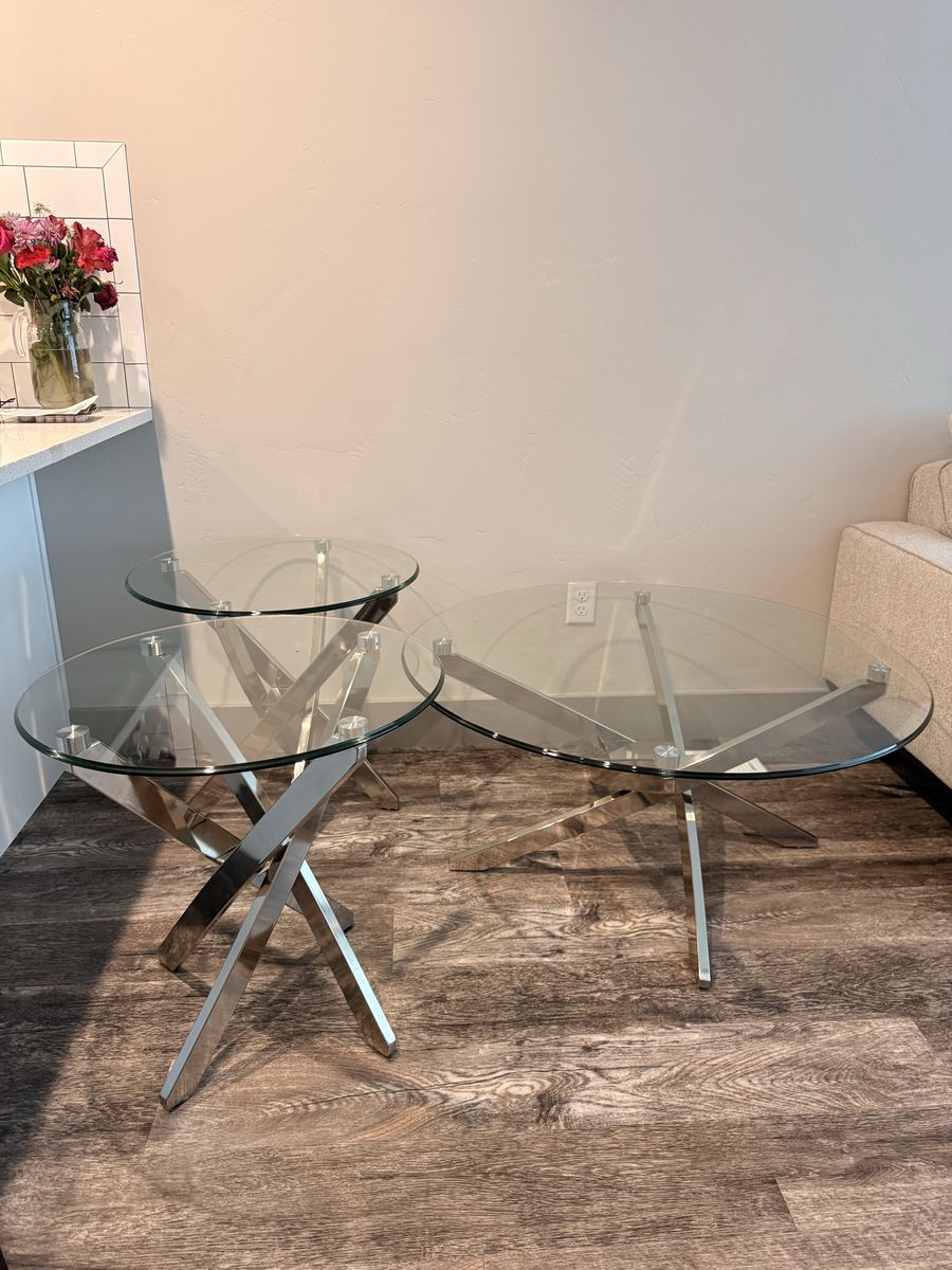 Coffee and end tables set