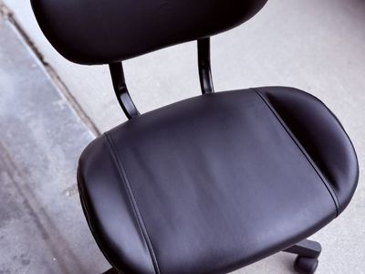 Black Rolling and Spinning Office Chair