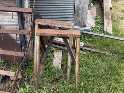 Metal saw horses