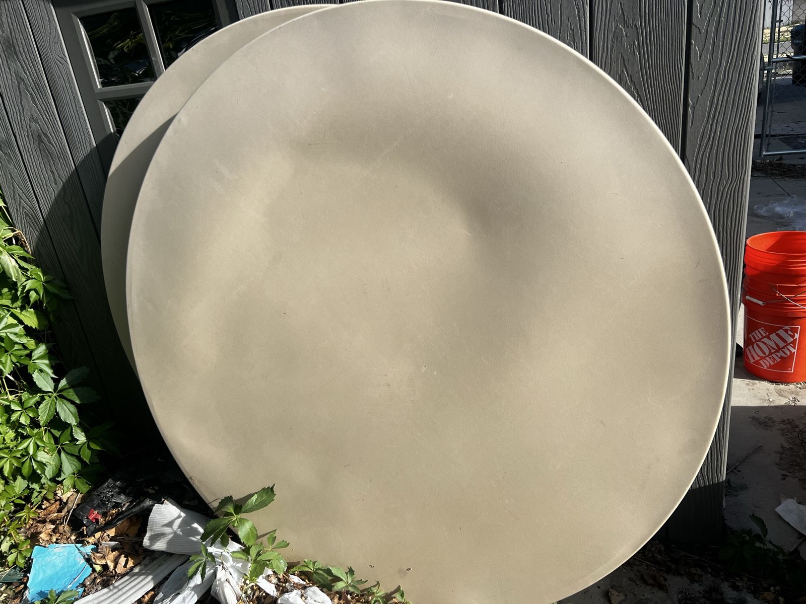 2 Round Foldable Tables