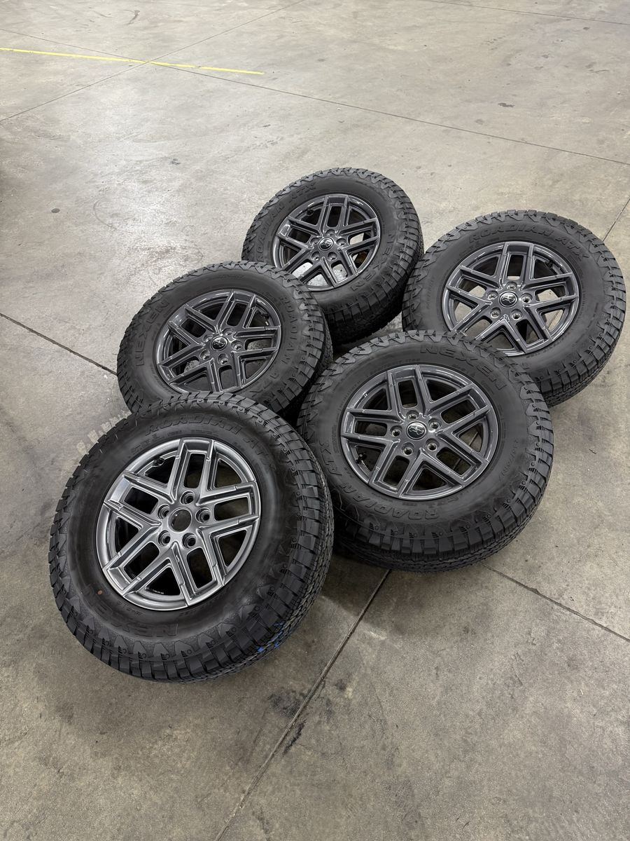 2024 jeep wrangler OEM 17in wheels/ 245/75/17 tires