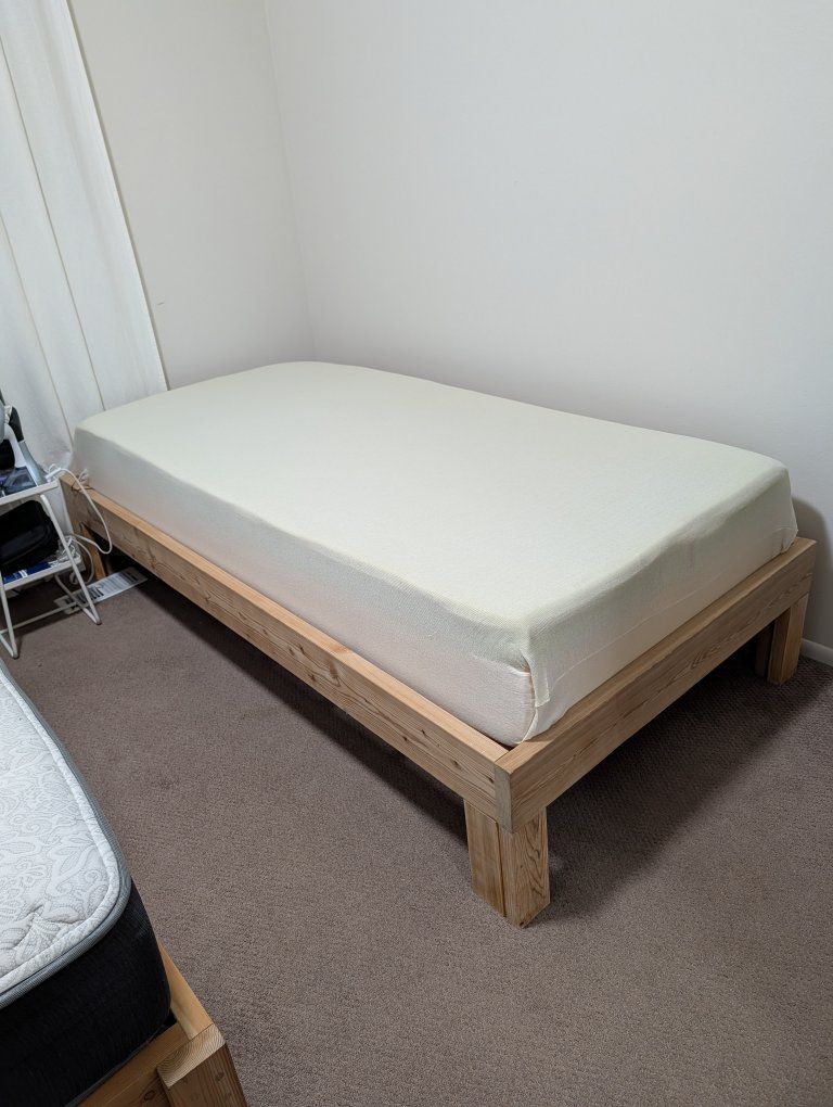 Solid Wood Platform Bed Frame For Single Mattress