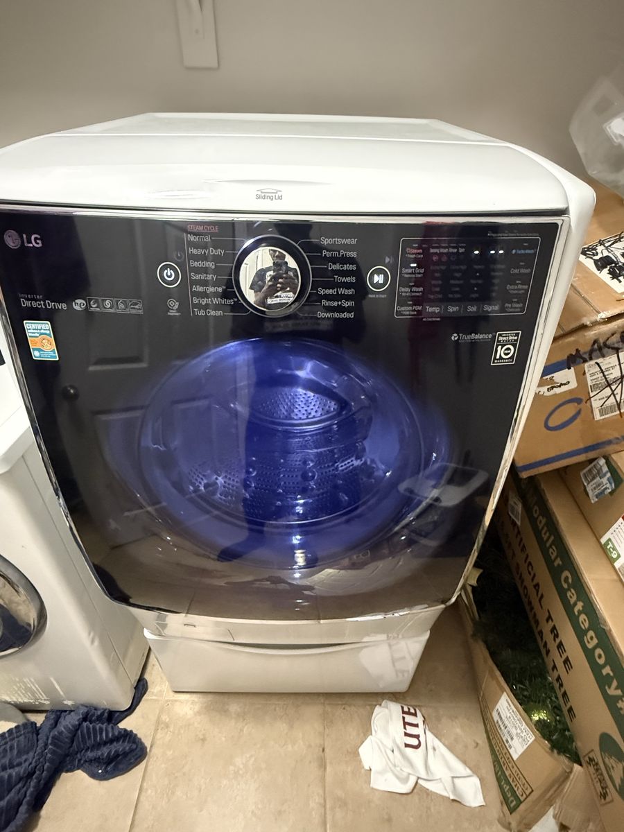LG Inverter Direct Drive Front Load Washer with Steam Cycle