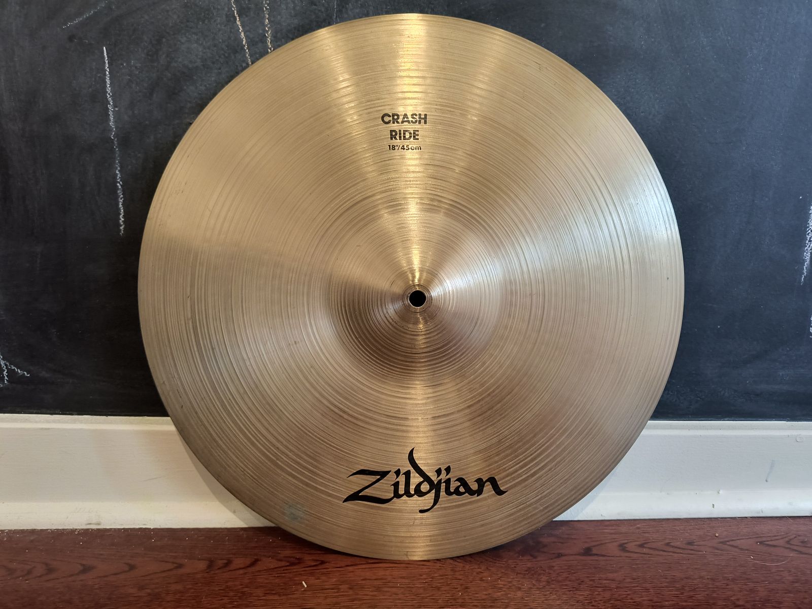 A Avedis Zildjian 18" Crash Ride Cymbal 1600g