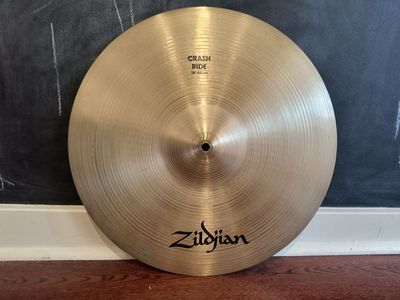 A Avedis Zildjian 18" Crash Ride Cymbal 1600g