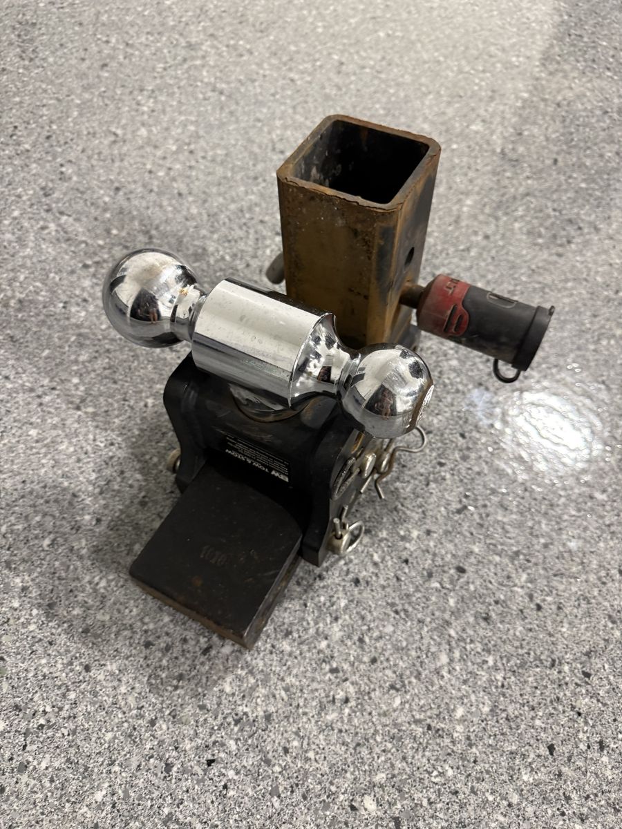 B&W Tow & Stow Adjustable Hitch with Dual Ball Mount (2” and 2-5/16") - 7.5” drop and keyed locking pin