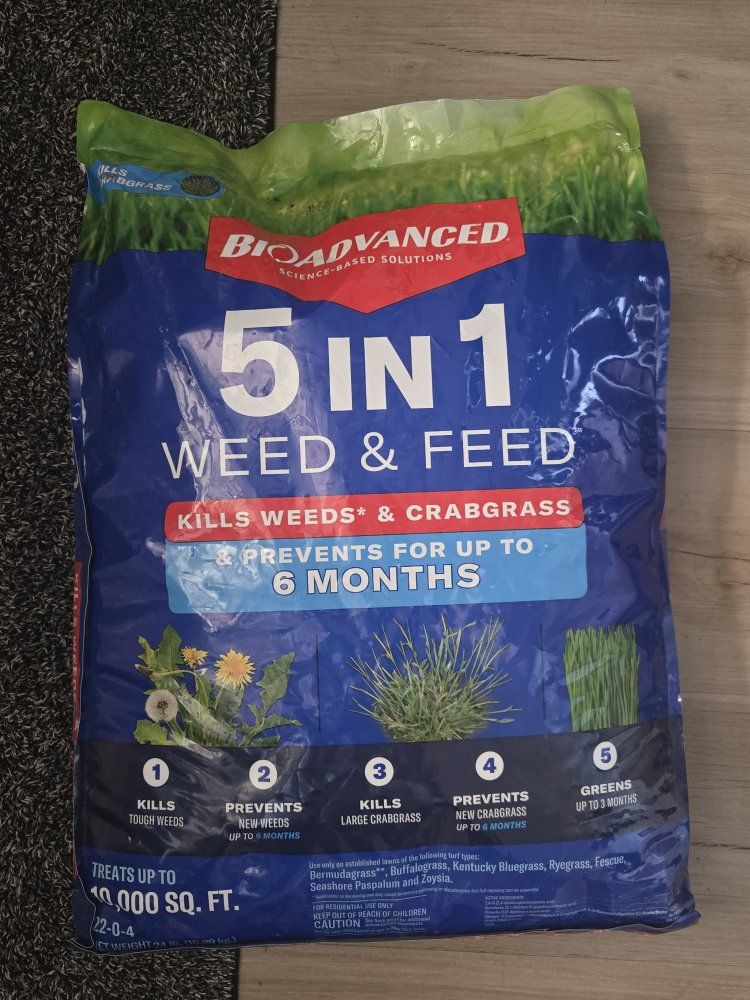 BioAdvanced 5-in-1 Weed & Feed