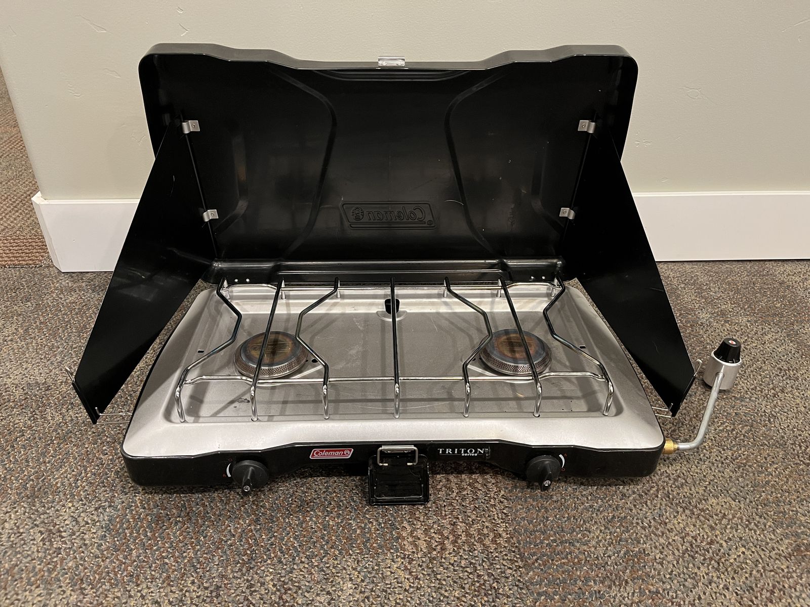 Coleman Triton 2‑Burner Propane Camp Stove – Great Condition