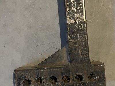 Hitch riser truck trailer