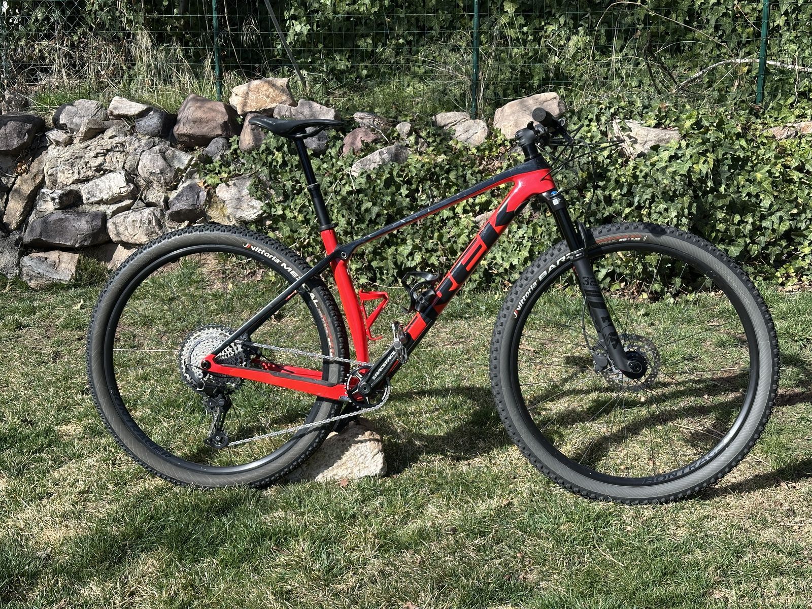 Upgraded TREK Procaliber 9.5 Gen 2 carbon mountain bike. All new drivetrain. New Fox 32 Stepcast Fork. Great NICA bike!