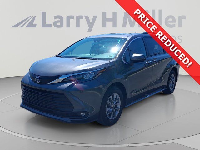 2025 Toyota Sienna XLE 8-Passenger