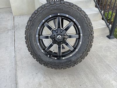 Chevy GMC 2500-3500 Rims and Tires 33/12.50R20