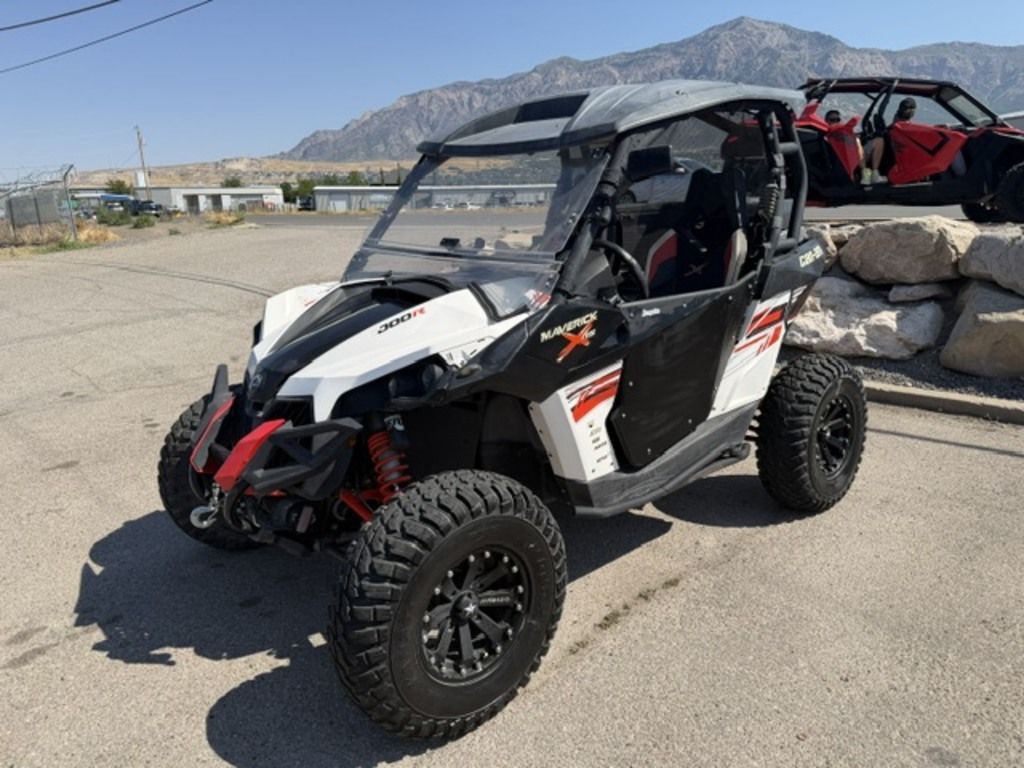 2014 Can-Am® Maverick™ X® rs DPS™ 1000R